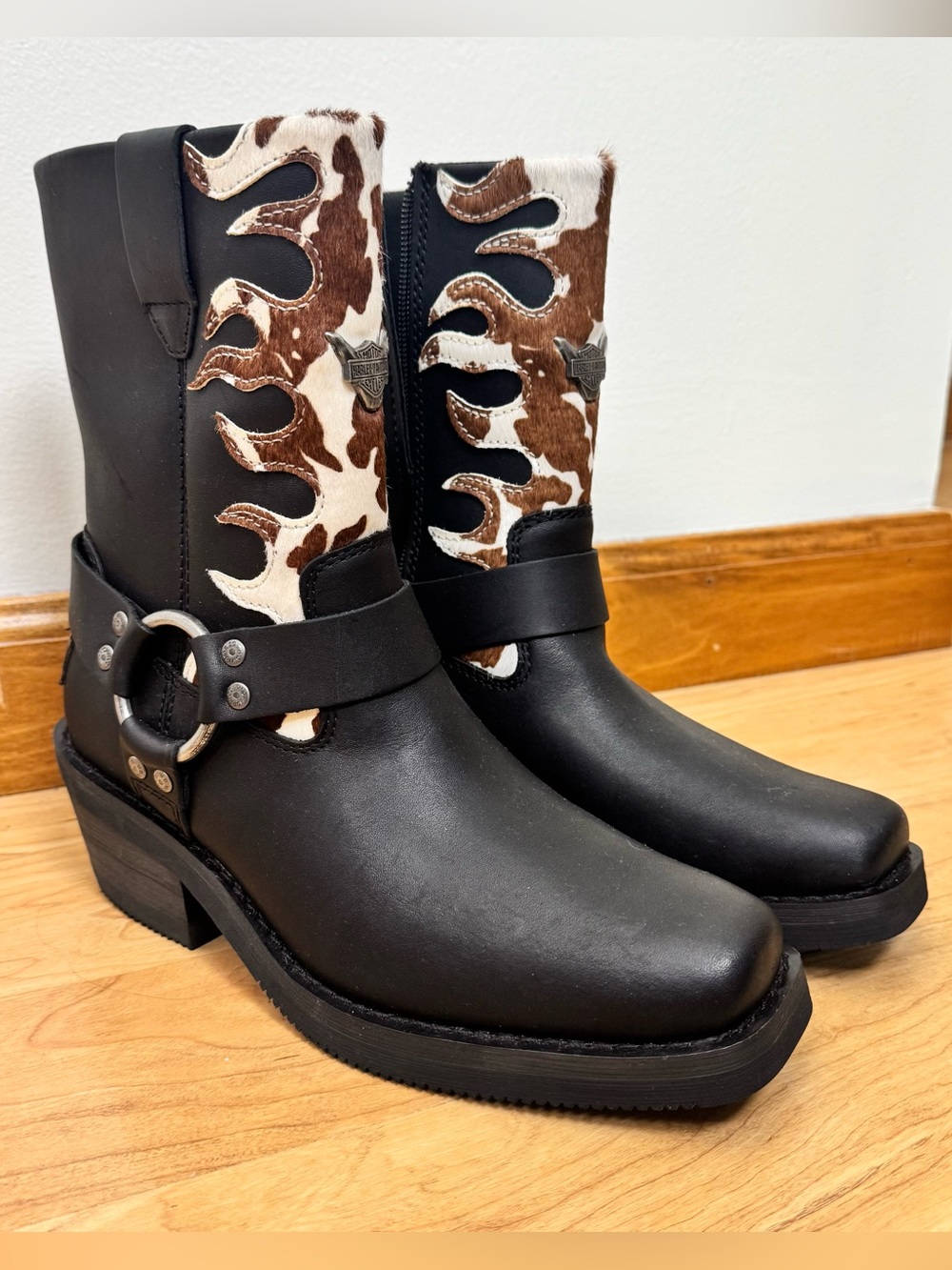 NWT Harley-Davidson Black Leather Moto Boots with Brown & White Cowhide Accent
